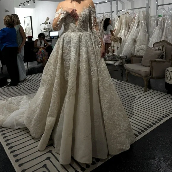 Tony Ward Elegant Lace Wedding Gown